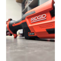 Začněte lisovat rychleji, tišeji, snadněji – Proč si vybrat nejnovější kompaktní lisovací kleště RIDGID?